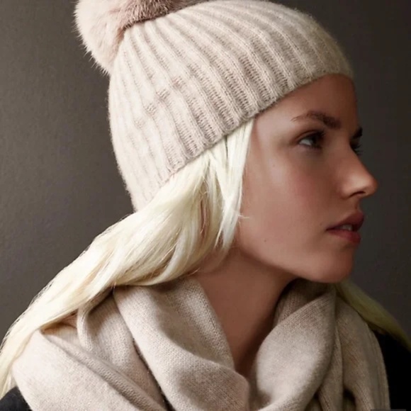 PURPLE  100% Cashmere beanie with rabbit fur pom-pom . RH | RESTORATION HARDWARE - Picture 3 of 6